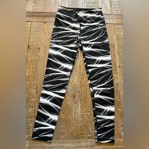 NEW Victoria’s Secret Knockout Activewear Leggings, Size Medium